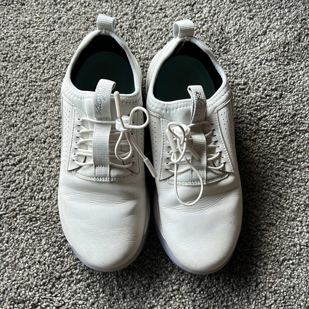 Clove nursing shoes size 6